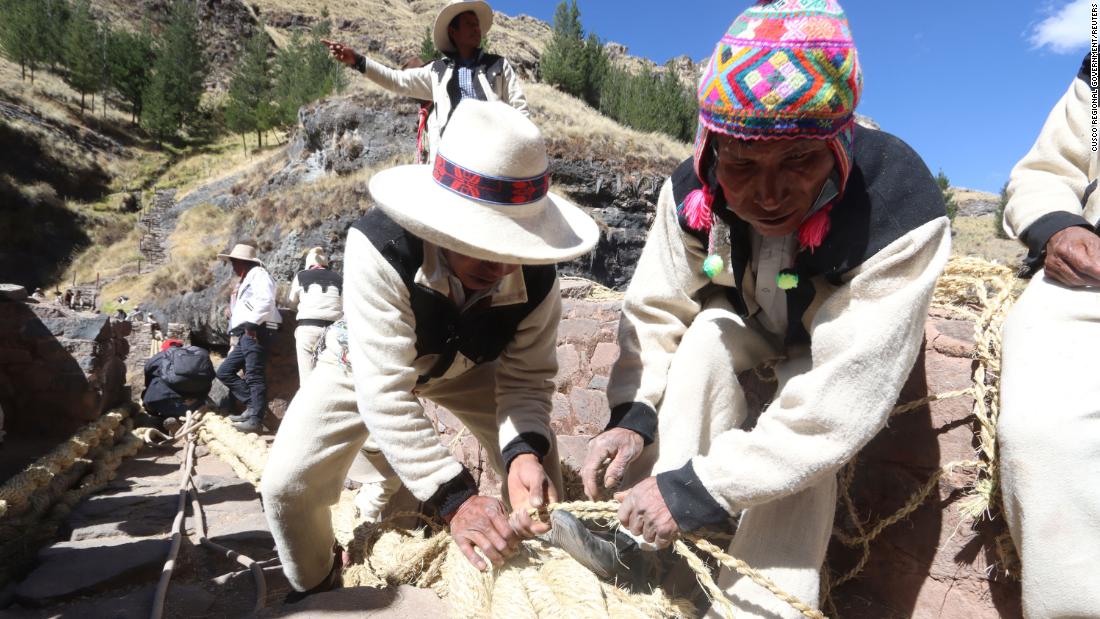 Peruvians rebuild historical Inca bridge — by weaving a brand new one