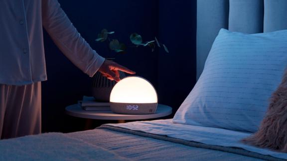 Hatch - Restore Sound Machine, Smart Light and Sleep Sounds - White