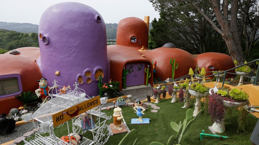 California's 'Flintstone House' can keep its cartoon statues thanks to a settlement
