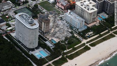 SURFSIDE, FLORIDA - JUNE 24:  In this aerial view, search and rescue personnel work after the partial collapse of the 12-story Champlain Towers South condo building on June 24, 2021 in Surfside, Florida. It is unknown at this time how many people were injured as search-and-rescue effort continues with rescue crews from across Miami-Dade and Broward counties. (Photo by Joe Raedle/Getty Images)