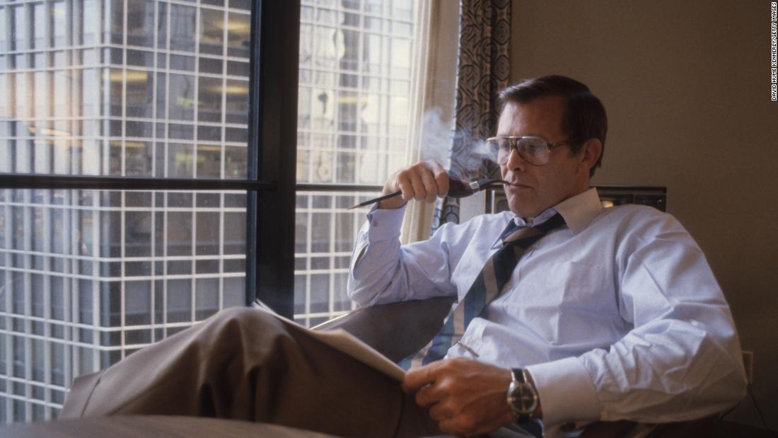 Rumsfeld smoke a pipe while sitting in Ford&#39;s suite during the Republican National Convention in 1980.