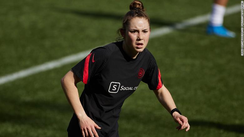 Olivia Moultrie, 15, makes history by signing with NWSL’s Portland Thorns