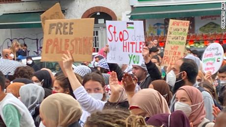 Le manifestazioni contro i blocchi per la pandemia e la violenza di quest'anno tra Israele e Hamas hanno visto segni di protesta antisemita, dice il cane da guardia tedesco RIAS.