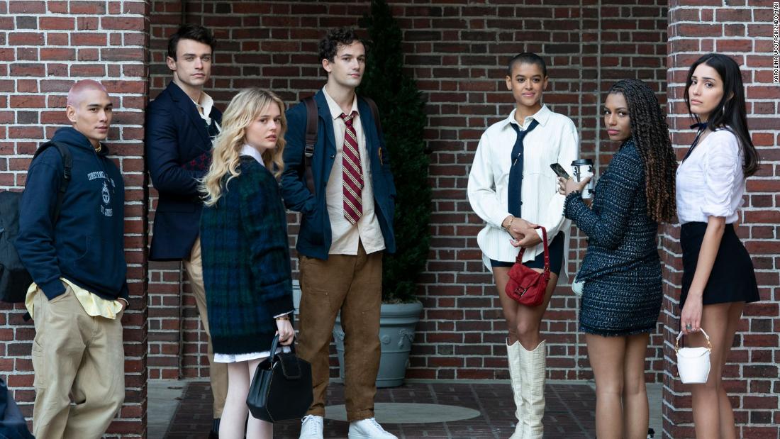 'Gossip Girl' gives 'em something to talk about, and most of it isn't good