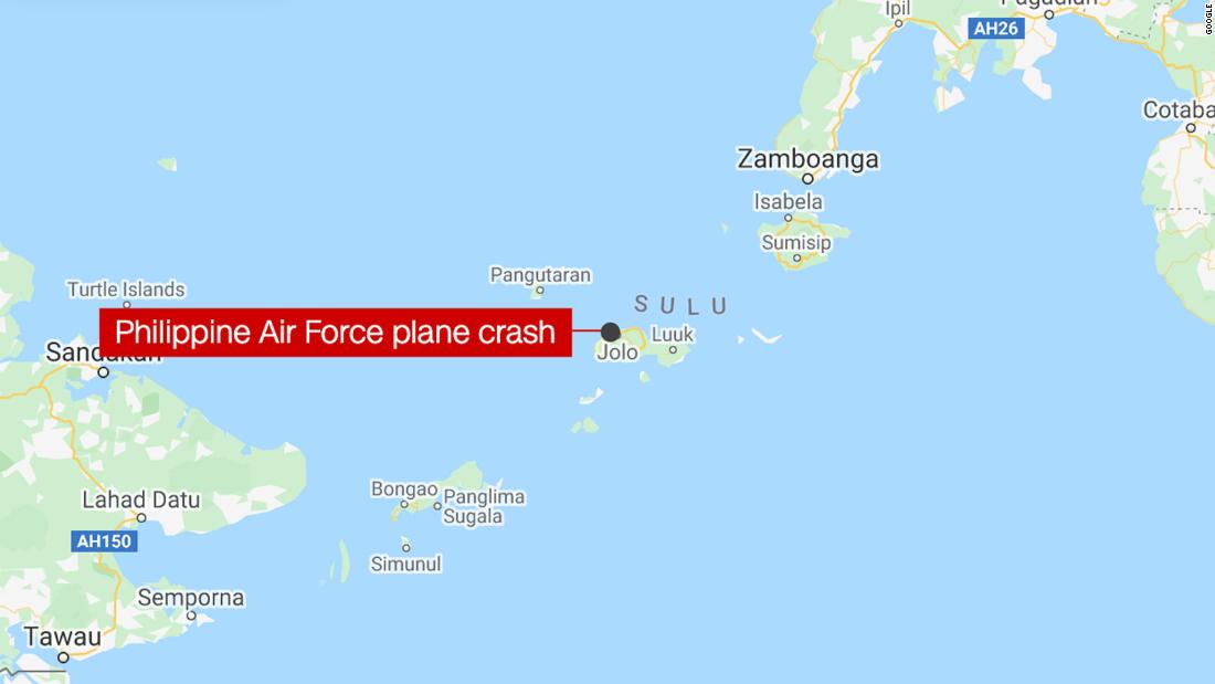 Military plane transporting troops crashes in Philippines