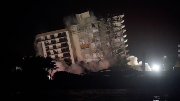 The Death Toll From The Florida Condo Collapse Reaches 11 As Rescuers Race To Find 150 People 0333