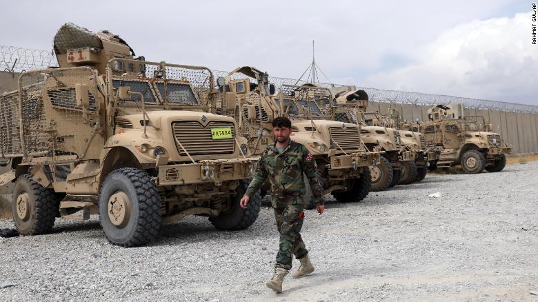 The US military left Afghanistan&#39;s Bagram Airfield on July 5, and didn&#39;t notify the new Afghan commander for more than two hours.