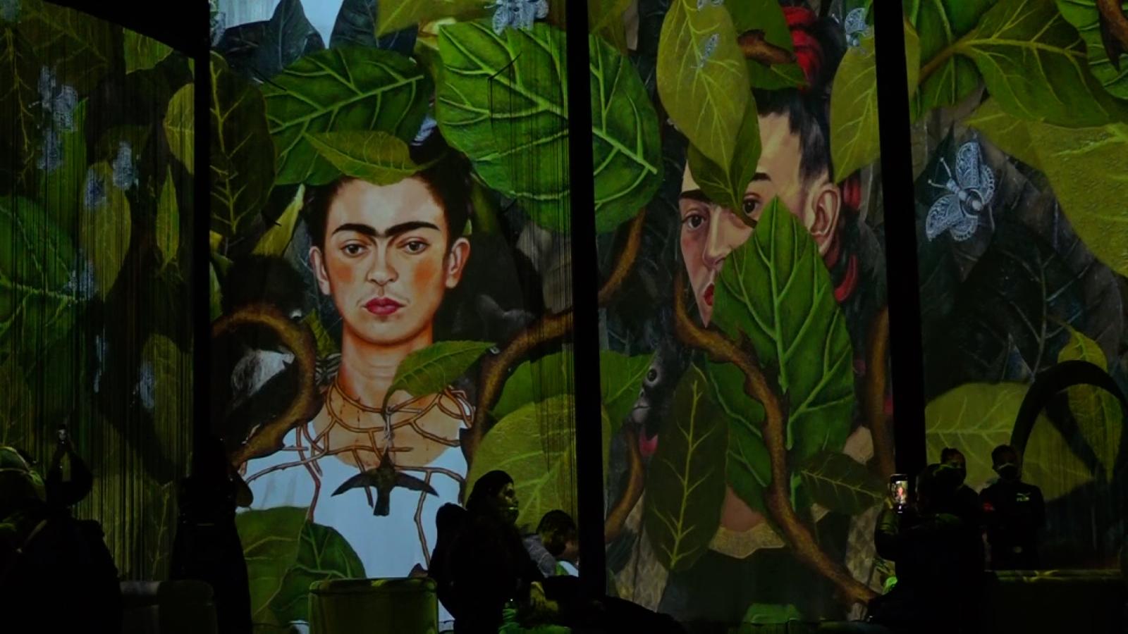 La obra de Frida Kahlo brilla con una exposición multisensorial - CNN Video