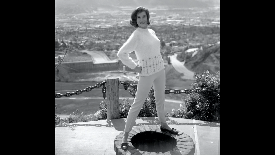 How Mary Tyler Moores Capri Pants Broke The Sitcom Mold Cnn Video