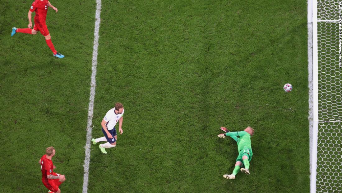 „Euro 2020“: UEFA tiria lazerinių rodyklių incidentą Anglijos pusfinalyje laimėjus Daniją