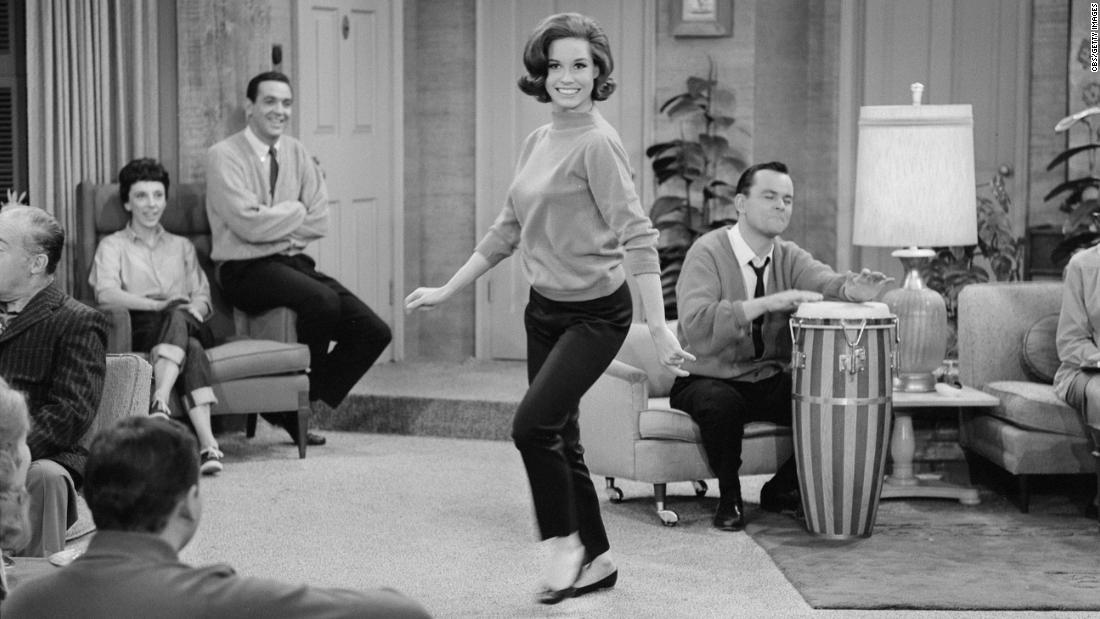 Sitcom wives wore dresses. Then came Mary Tyler Moore in a pair of capri pants