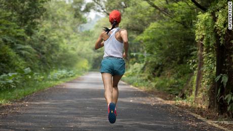 How to safely exercise outdoors when it&#39;s hot out 
