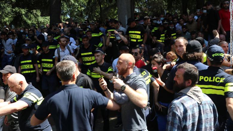 Police intervene in demonstrations after people try to attack journalists on July 5.