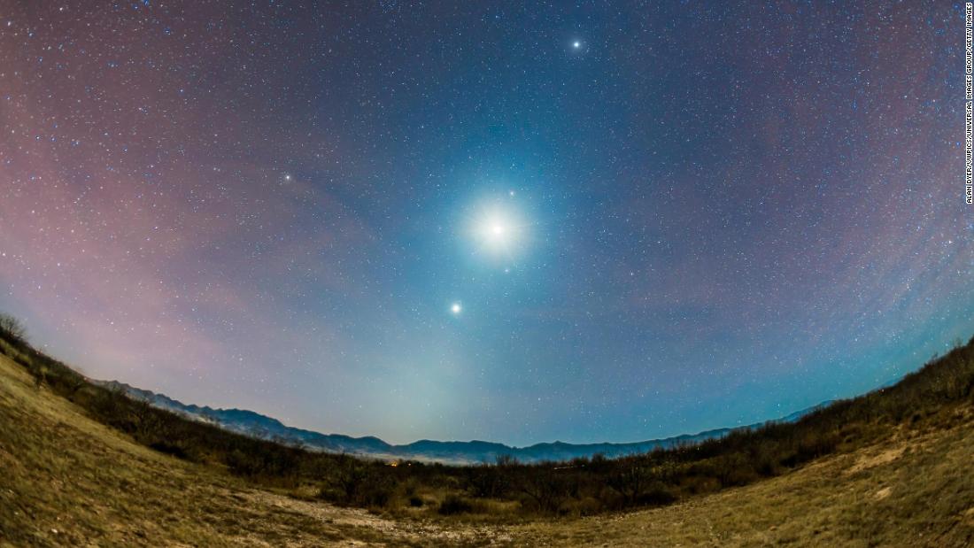 Catch Venus, Mars and the moon close together in the night sky