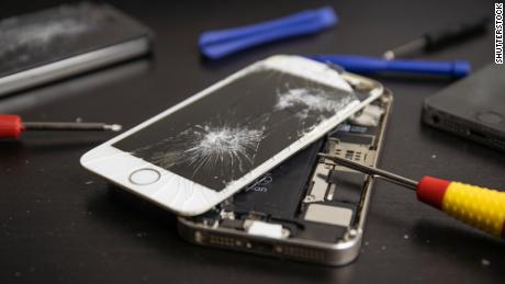 Biden&#39;s executive order takes on right-to-repair. It could make fixing your smartphone easier