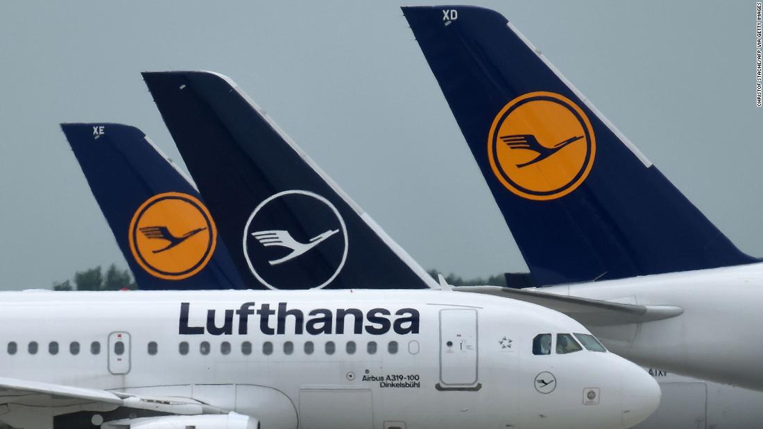 German airline apologizes after a large number of Jewish people are denied boarding