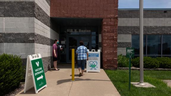 Seorang pasien tiba di Pusat Kesehatan Komunitas Lembah Jordan di Springfield, Missouri, pada 12 Juli 2021