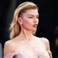 01 cannes red carpet 0715_Stella Maxwell
