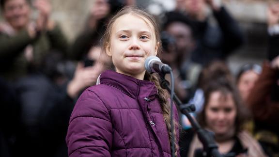 A ativista climática Greta Thunberg fala aos participantes de um protesto contra a mudança climática em 17 de janeiro de 2020 em Lausanne, Suíça. 
