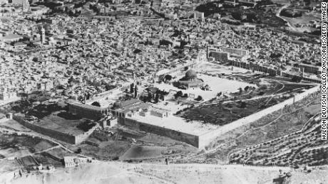 Aerial view of the city through the Temple Mount and the Dome of the Rock.  (Photo by Hulton-Deutsch Collection / CORBIS / Corbis via Getty Images)