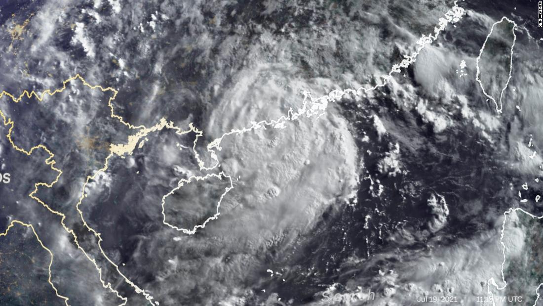 Taifūns Cempaka un Storm In-Fa apdraud Ķīnu, Japānu un Taivānu