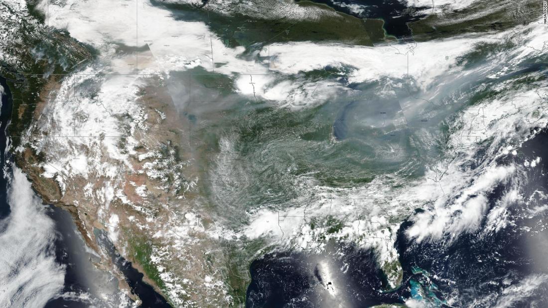 Wildfire smoke from the West's massive blazes stretches all the way to the East Coast - CNN 