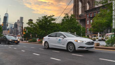 A self-driving vehicle from Mobileye&#39;s autonomous test fleet sits parked in front of the Manhattan Bridge in June 2021.  