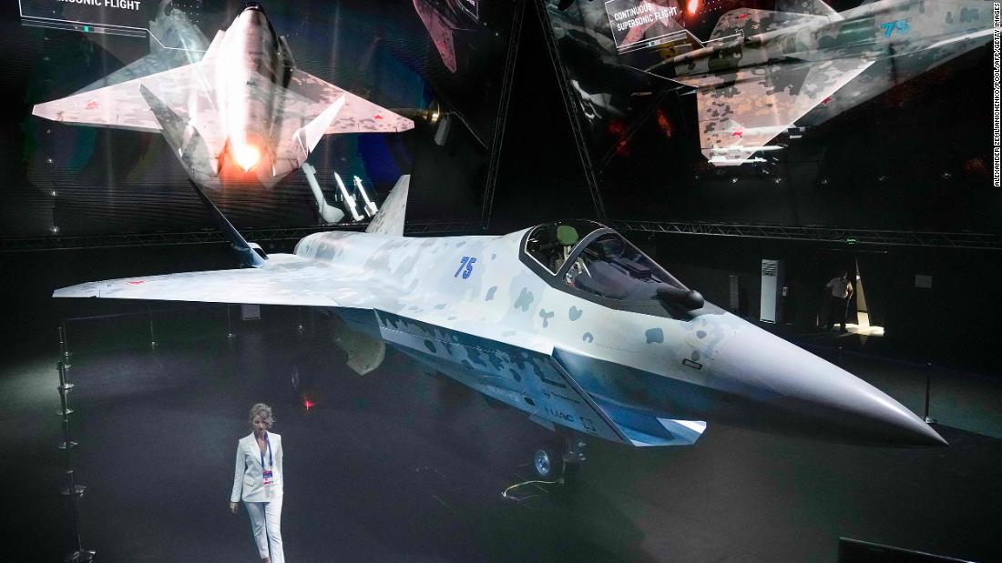 Moscow (CNN)Russian President Vladimir Putin got a sneak peek of a new fifth-generation lightweight single-engine fighter jet at an air show just outs