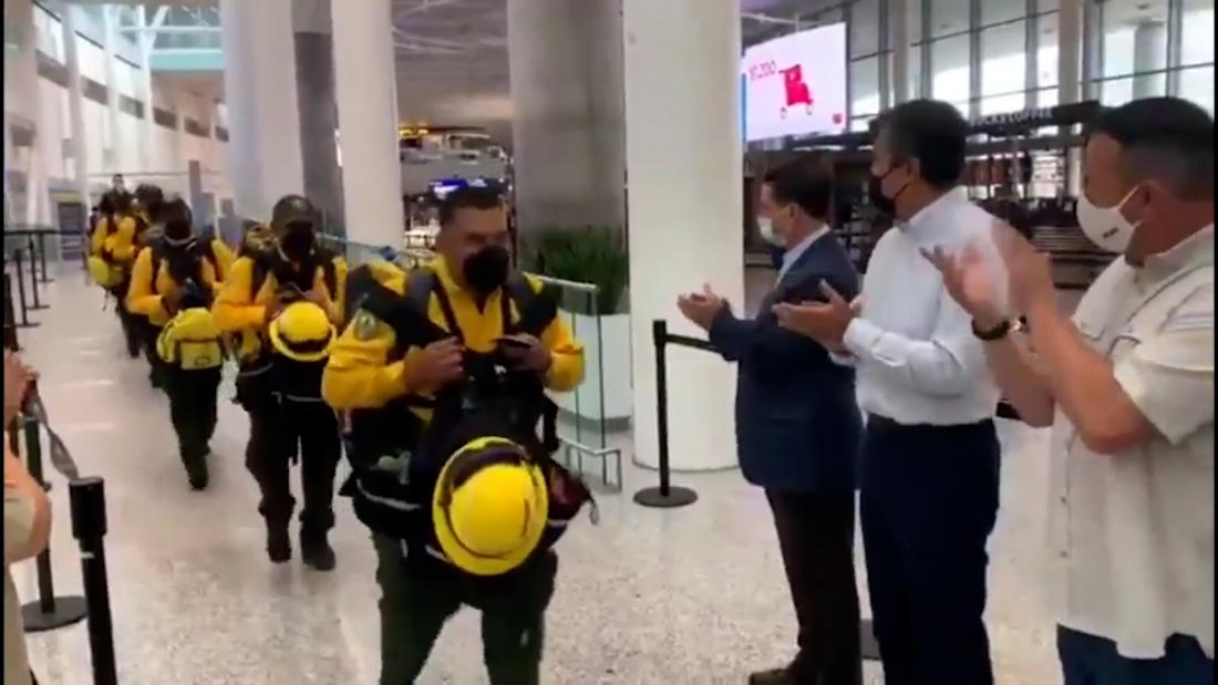 Bomberos mexicanos llegan a Canadá para combatir devastadores incendios ...