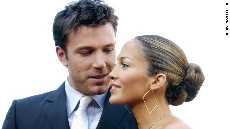 It seems that Jennifer Lopez and Ben Affleck have made it official on Instagram