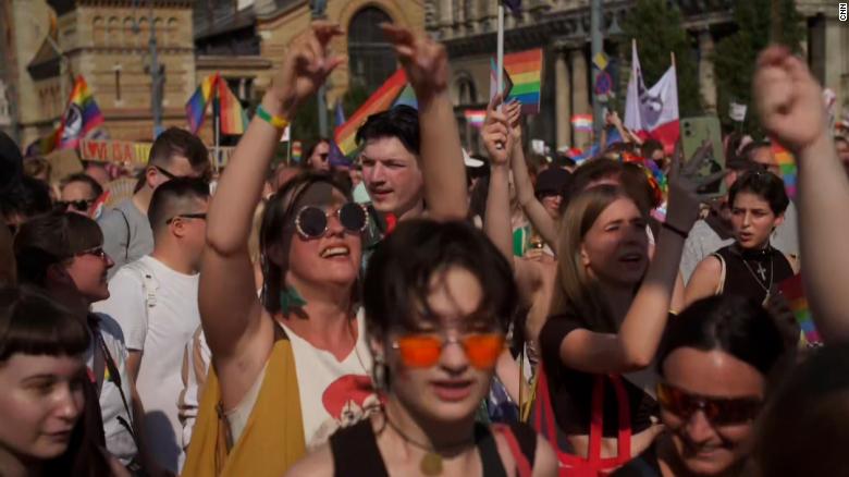 'Show of force': Reporter on large numbers demonstrating during Budapest's Pride celebrations