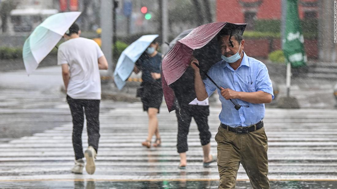 Miền Đông Trung Quốc gánh chịu cơn bão Infa sau lũ lụt ở miền Trung nước này