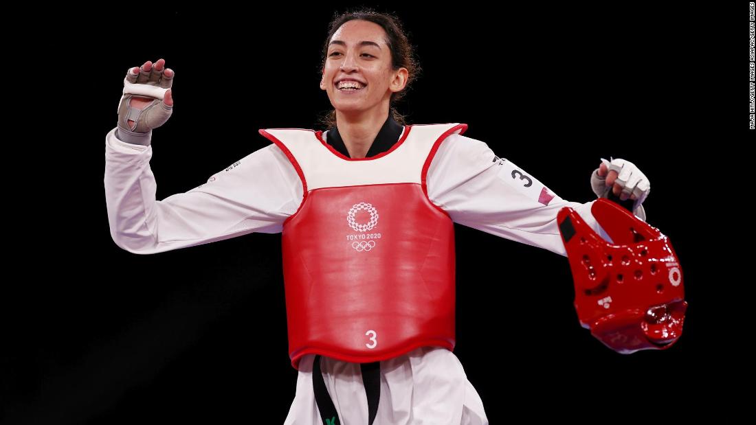 Kimia Alizadeh: Iranian defector from Olympic Refugee Team stuns two-time Olympic taekwondo champion