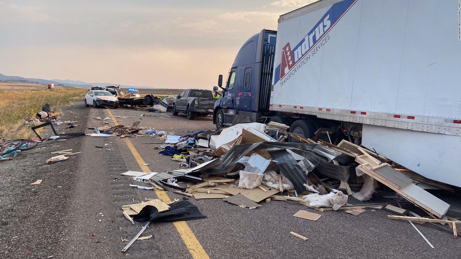 Utah I15 crash 8 people are dead and several more injured after