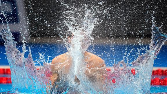 Russian swimmer Evgeny Rylov celebrates after <a href=