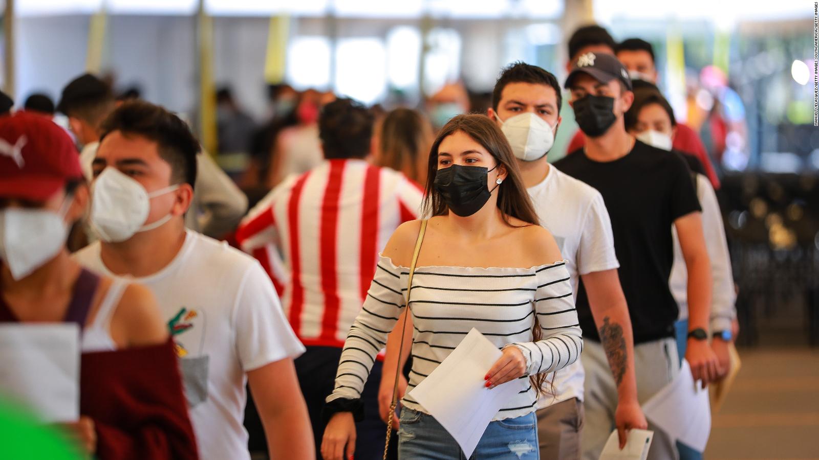 Muchos Amigos No Creen En La Vacuna Se Sienten Superh Roes J Venes Reciben Primera Dosis En