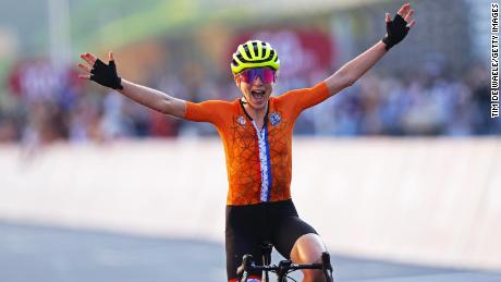 van Vleuten celebrates as she crosses the finishing line of the women&#39;s road race to win the silver medal.