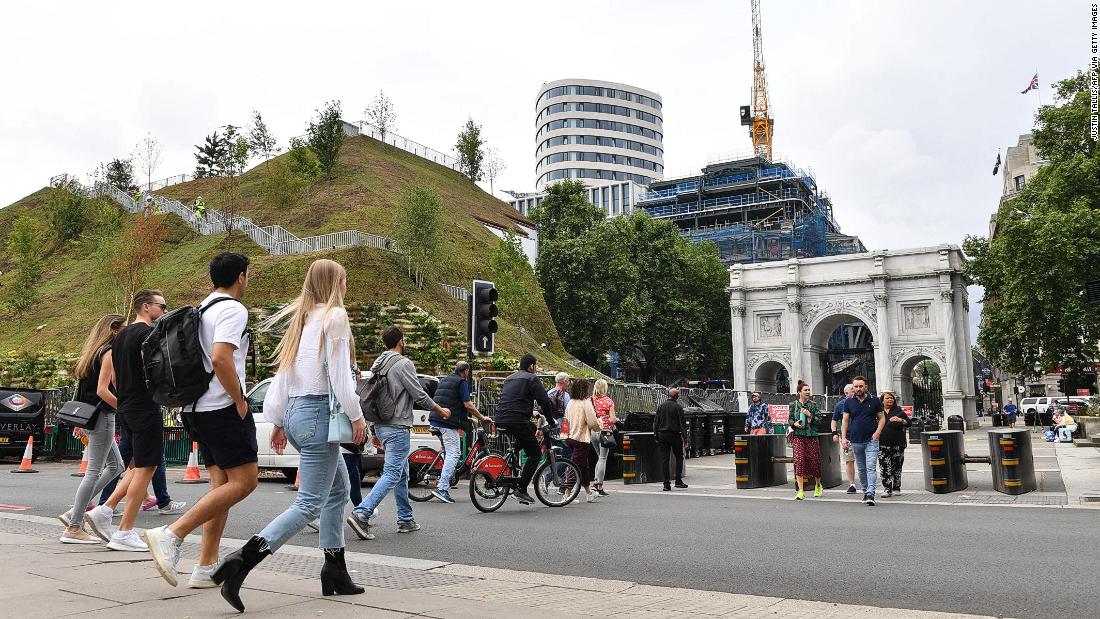 Marble Arch Mound: London's newest attraction is a heap of earth