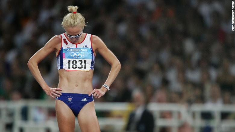 Paula Radcliffe looks dejected after she pulled out of the women&#39;s 10,000m event during the Athens 2004 Summer Olympics.