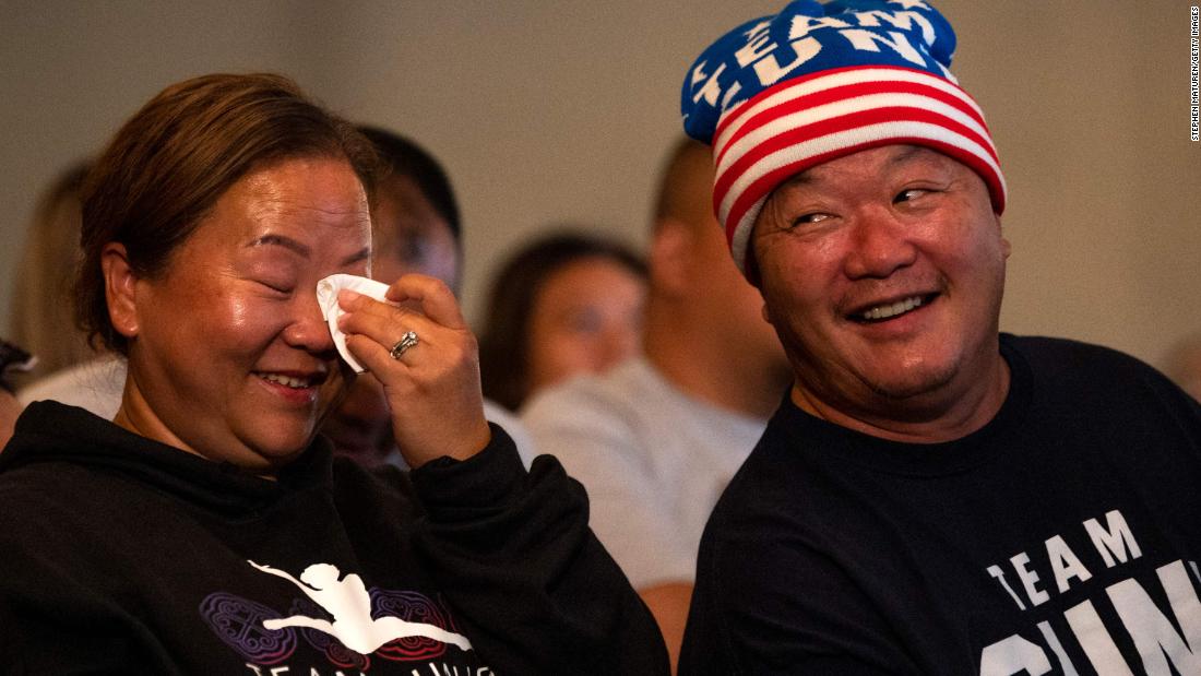 Lee&#39;s parents, Yeev Thoj and John Lee, react while watching their daughter from Oakdale, Minnesota. In 2019, John Lee &lt;a href=&quot;https://edition.cnn.com/world/live-news/tokyo-2020-olympics-07-28-21-spt/h_6d5e826fde8fb1a00b3882bd012f5596&quot; target=&quot;_blank&quot;&gt;suffered an accident&lt;/a&gt; that left him paralyzed.