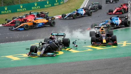 After mistakes from both Valtteri Bottas and Lance Stroll, five drivers were knocked out in the first lap at the Hungarian GP on Sunday.