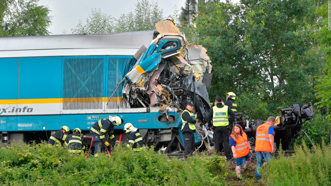 Two dead, more than 40 injured in Czech train crash
