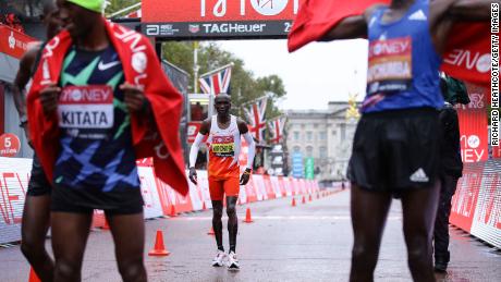 Kipchoge crosses the line in last year&#39;s London Marathon. 