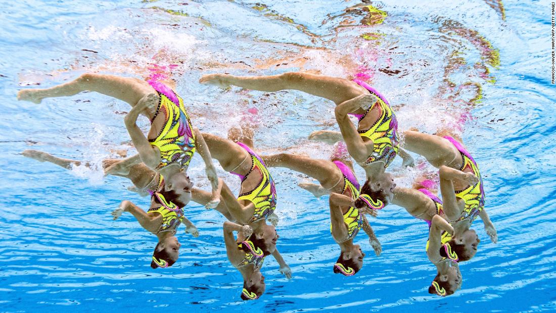 Team Italy competes in artistic swimming on August 6.