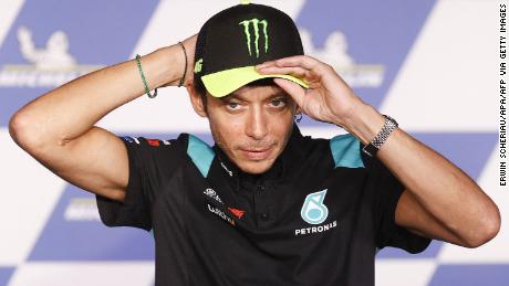 Il pilota italiano Yamaha-SRT Valentino Rossi parla in una conferenza stampa per annunciare che si ritirerà alla fine dell'anno, a Spielberg, in Austria, il 5 agosto 2021, in vista del Gran Premio della Stiria MotoGP al Red Bull Ring Raceway.