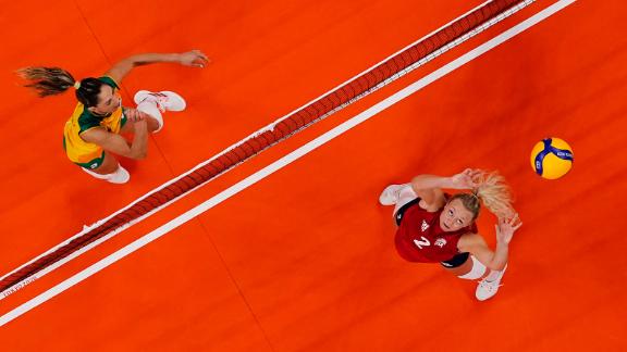 The United States' Jordyn Poulter, right, sets the ball during <a href=