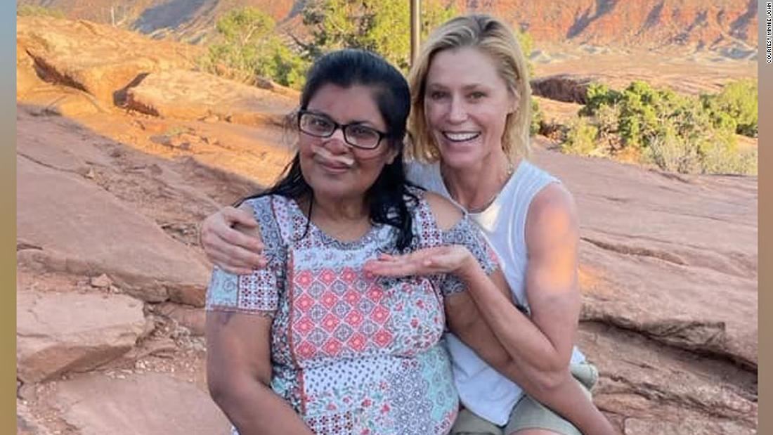 Julie Bowen of 'Modern Family' helped rescue a hiker who fainted in a Utah national park