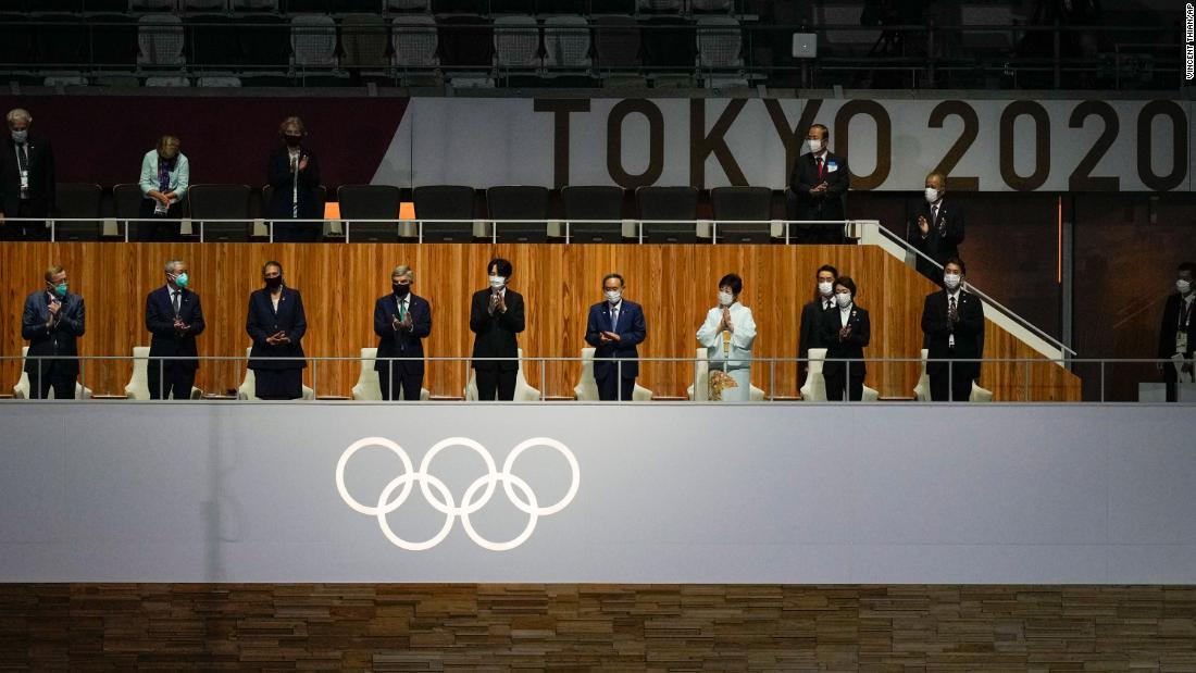 Dignitaries applaud at the beginning of the closing ceremony.