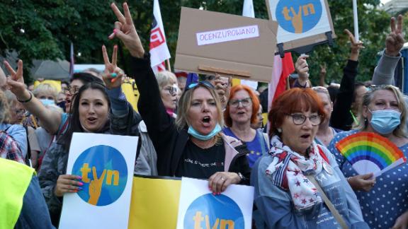 Protesters demonstrate in defence of media freedom in Warsaw on August 10, 2021.