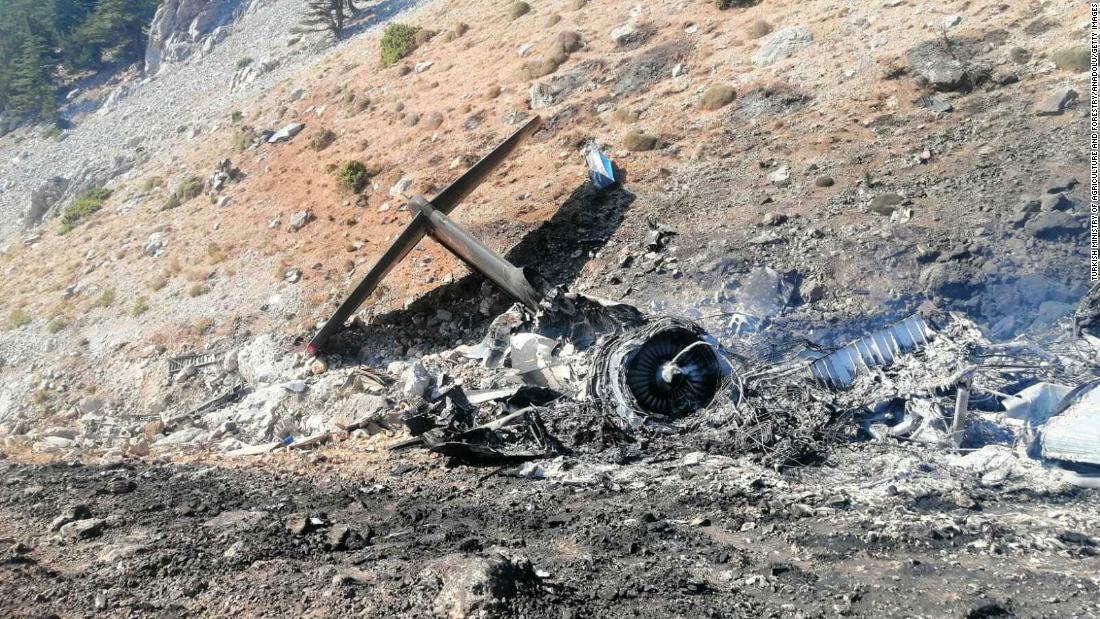 تحطم طائرة روسية تكافح حرائق غابات في تركيا ، مما أسفر عن مقتل كل من كانوا على متنها وعددهم ثمانية